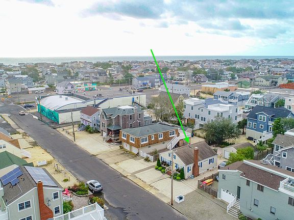 2nd image of 20 W 14th St