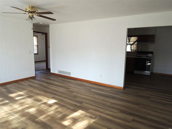 4th image of 907 Killarney Dr