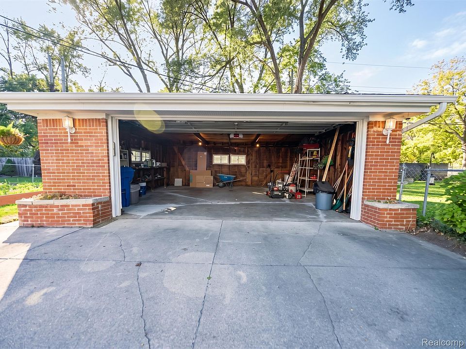 26137 Wagner Ave, photo 25