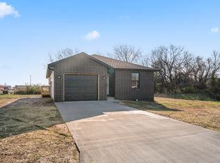 410 N Cherokee Trl, Clever, MO 65631