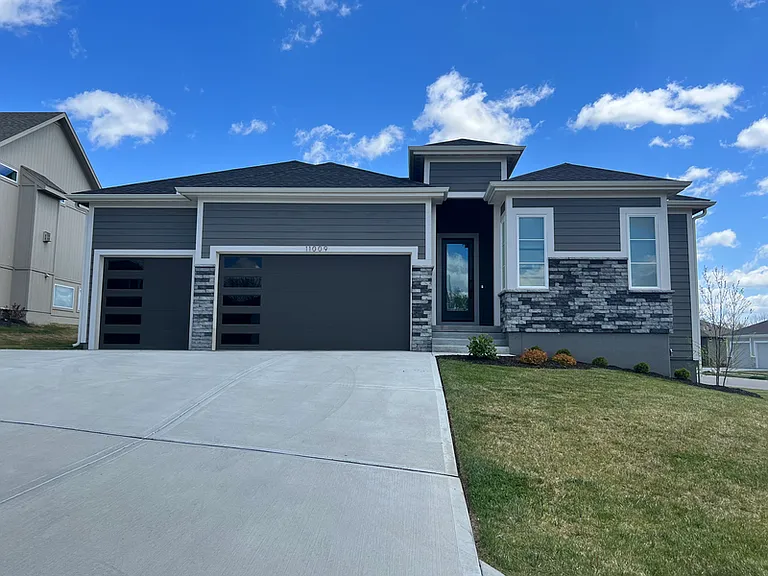 11009 S Millstone Dr — Photo 1