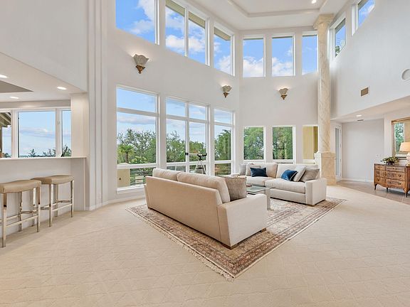 5th image of 15903 Soleil Ct
