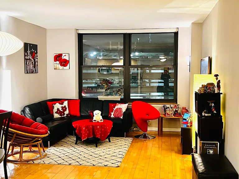 102 Columbus Dr #404 — Photo 1