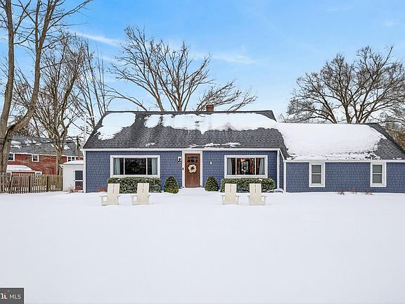 2nd image of 827 River Rd