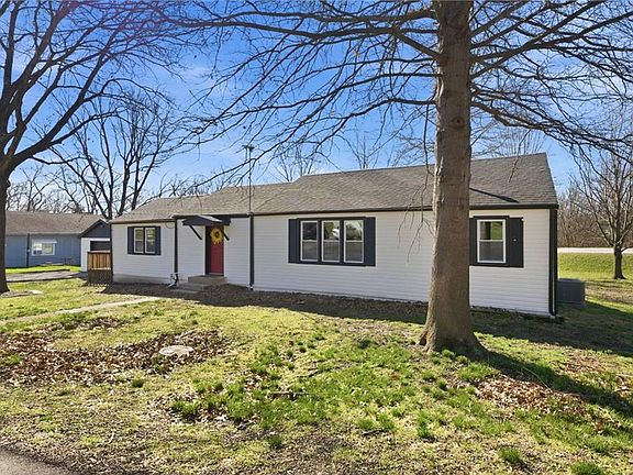 3rd image of 401 W Main St