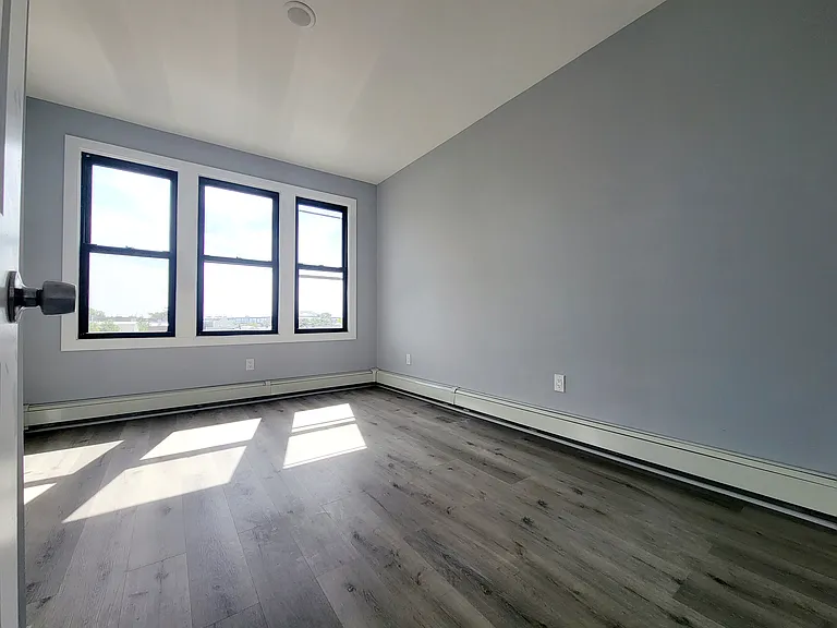 281 Cator Ave #6 — Photo 4