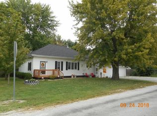 200 N Walnut St, Nokomis, IL 62075