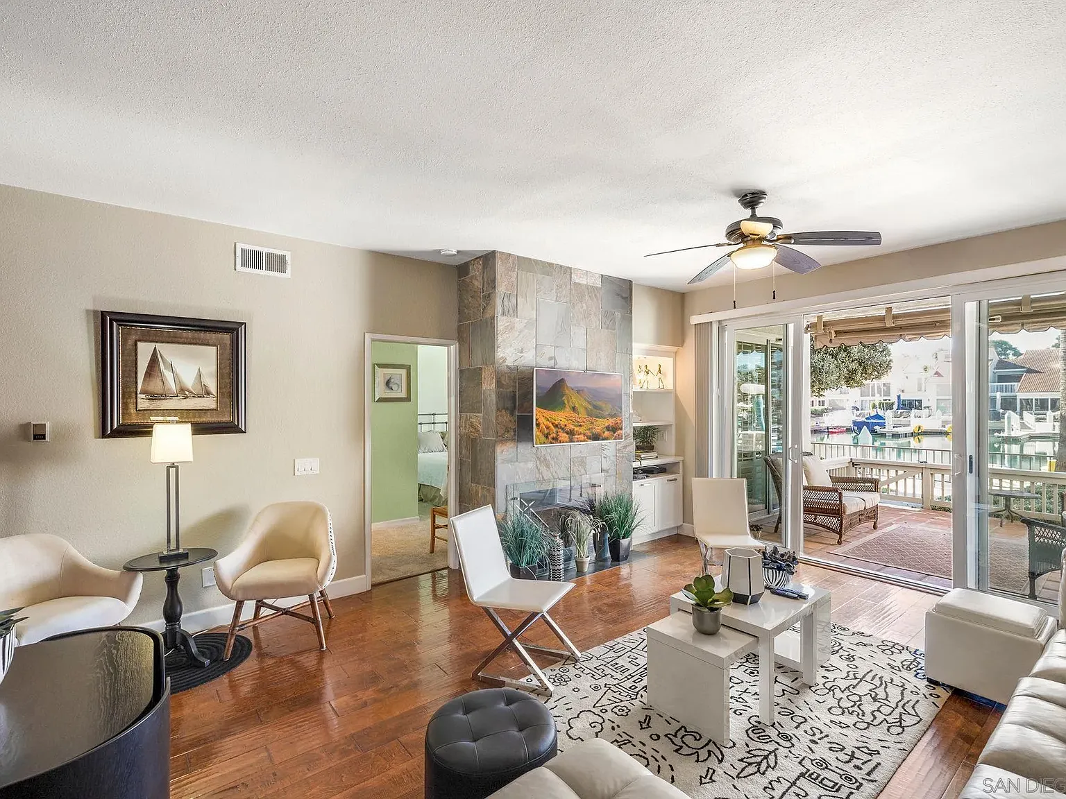 2 bed, 2.0 bath, 1603 sqft, $5,300 — Photo 2