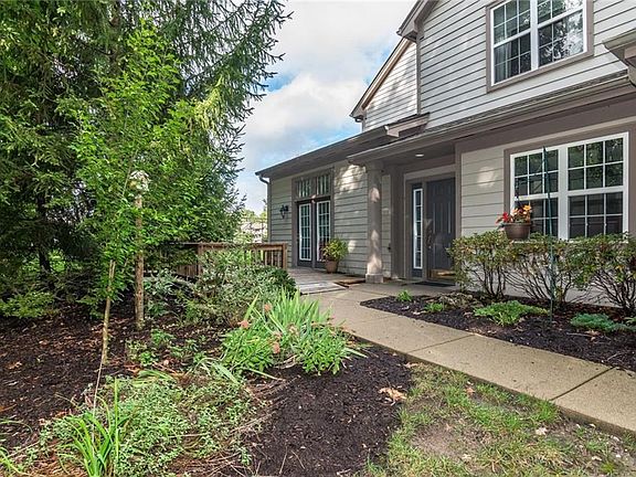 3rd image of 9072 Whitman Ct