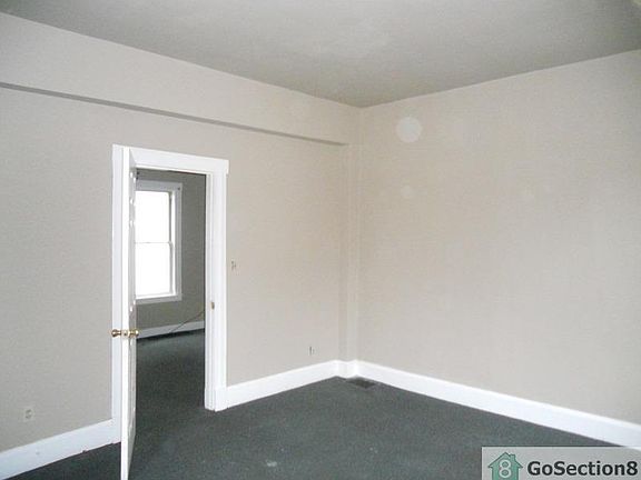 3rd image of 2207 Maplewood Ave
