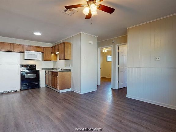 3rd image of 206 Lynn Dr APT B