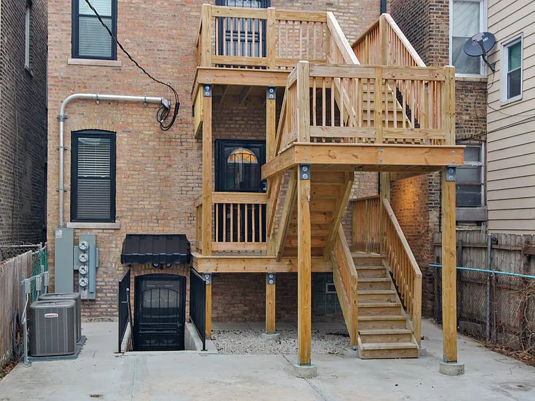 2741 W Fullerton Ave #1 — Photo 15