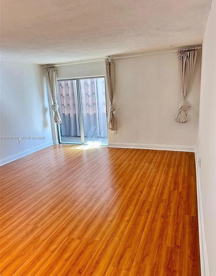 Grove Gardens Condo — Photo 1