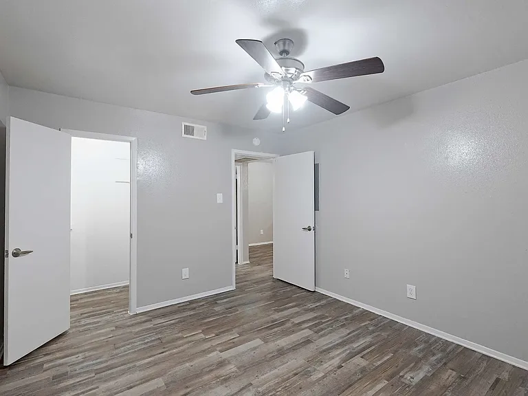 Ambassador Apartments — Photo 24