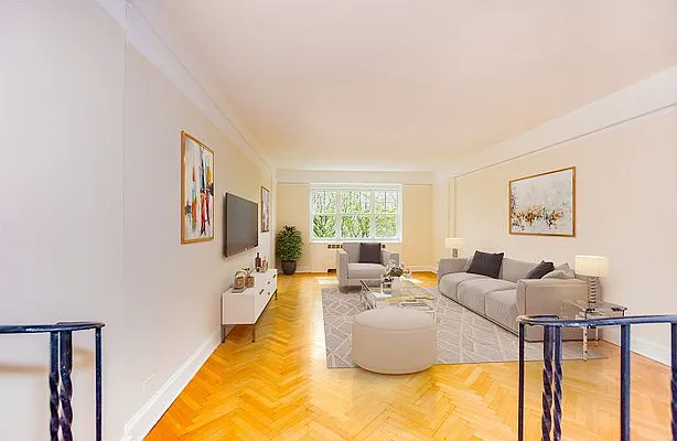 Sold by Re/Max In The City | media 28
