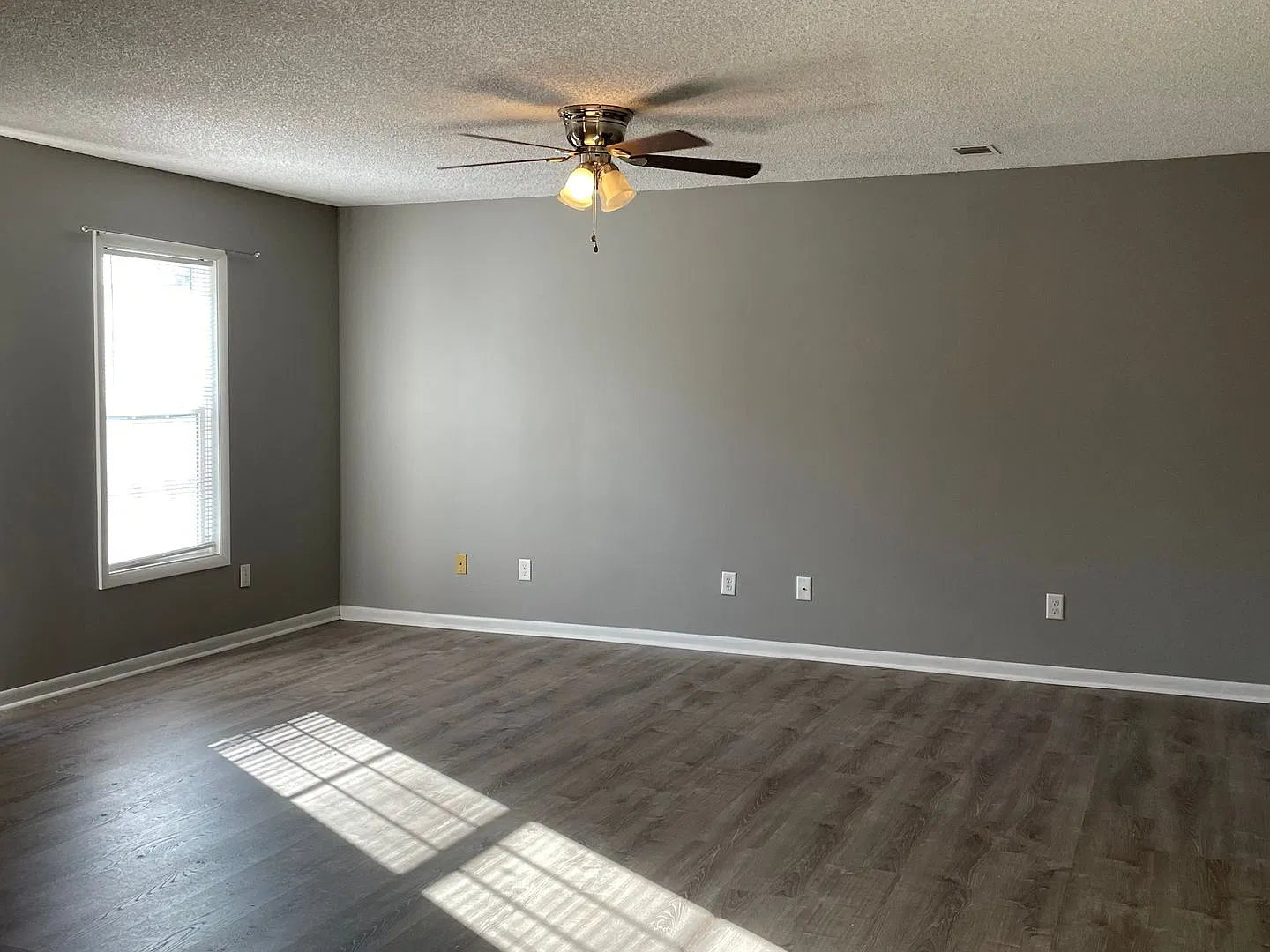 One Bedroom Duplex in Remerton! — Photo 3