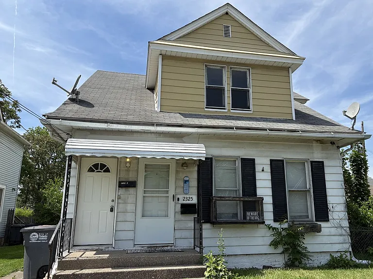 2325 N Erie St — Photo 1