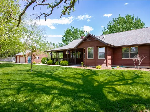 165 Delft Dr, Pella, IA 50219