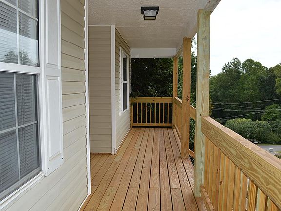 2nd image of 116 Fair Oaks Ct NE