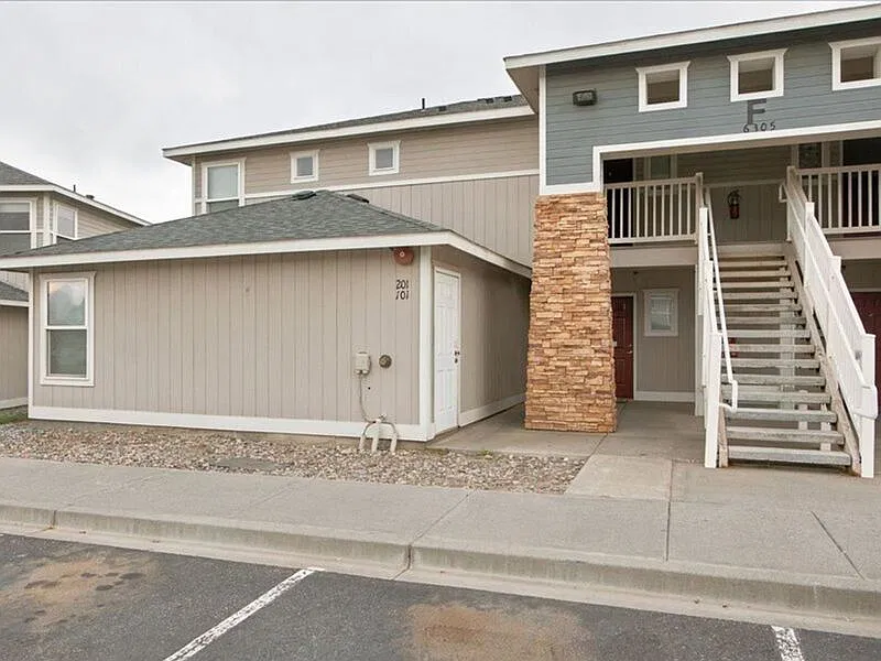2 bed, 2.0 bath, 938 sqft, $1,350 — Photo 2