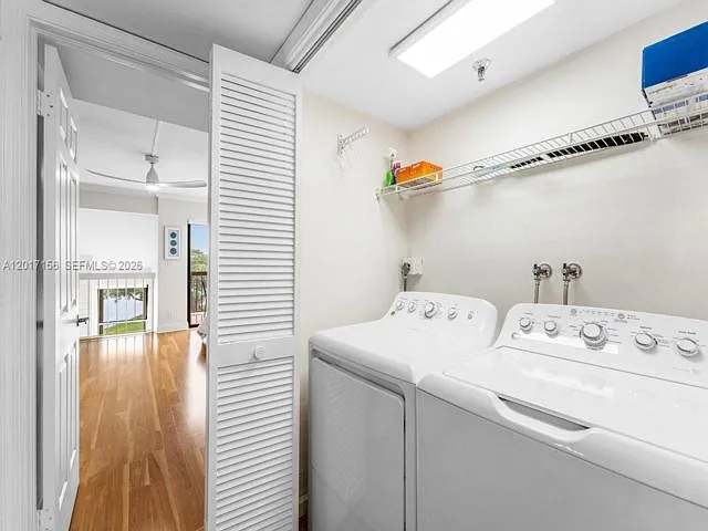 2 bed, 2.5 bath, 2024 sqft, $4,200 — Photo 3