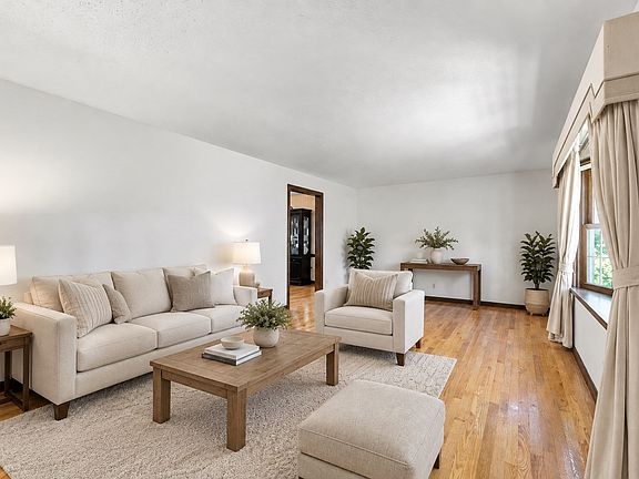 5th image of 76 Mohawk Dr