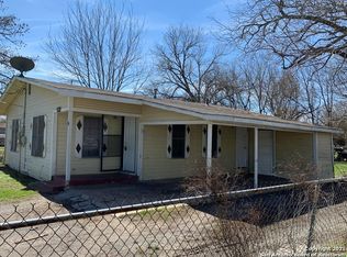 1408 N Guadalupe St, Seguin, TX 78155