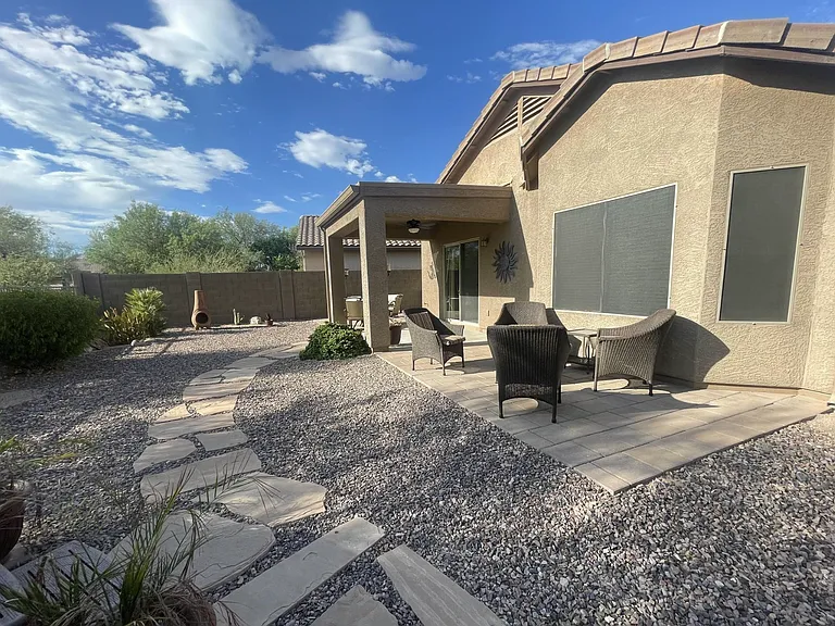 2312 N Hudson Dr — Photo 15