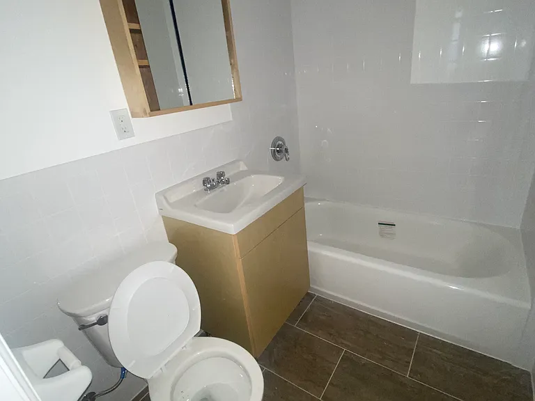 44 Hilton Ave #A1 — Photo 5