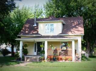 520 B St, Shelton, NE 68876