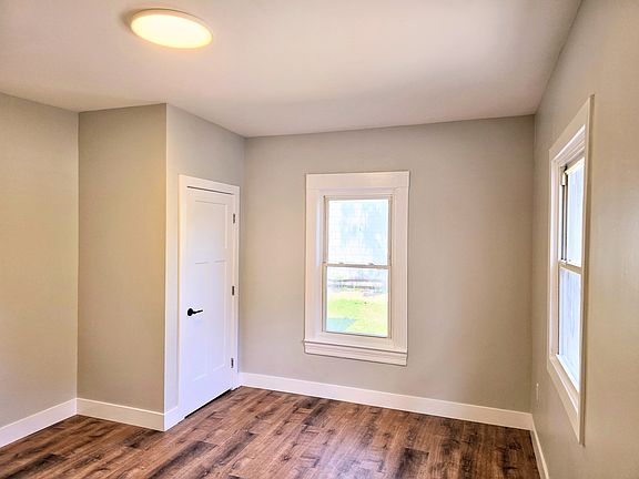 5th image of 12 S Jefferson Ave #2