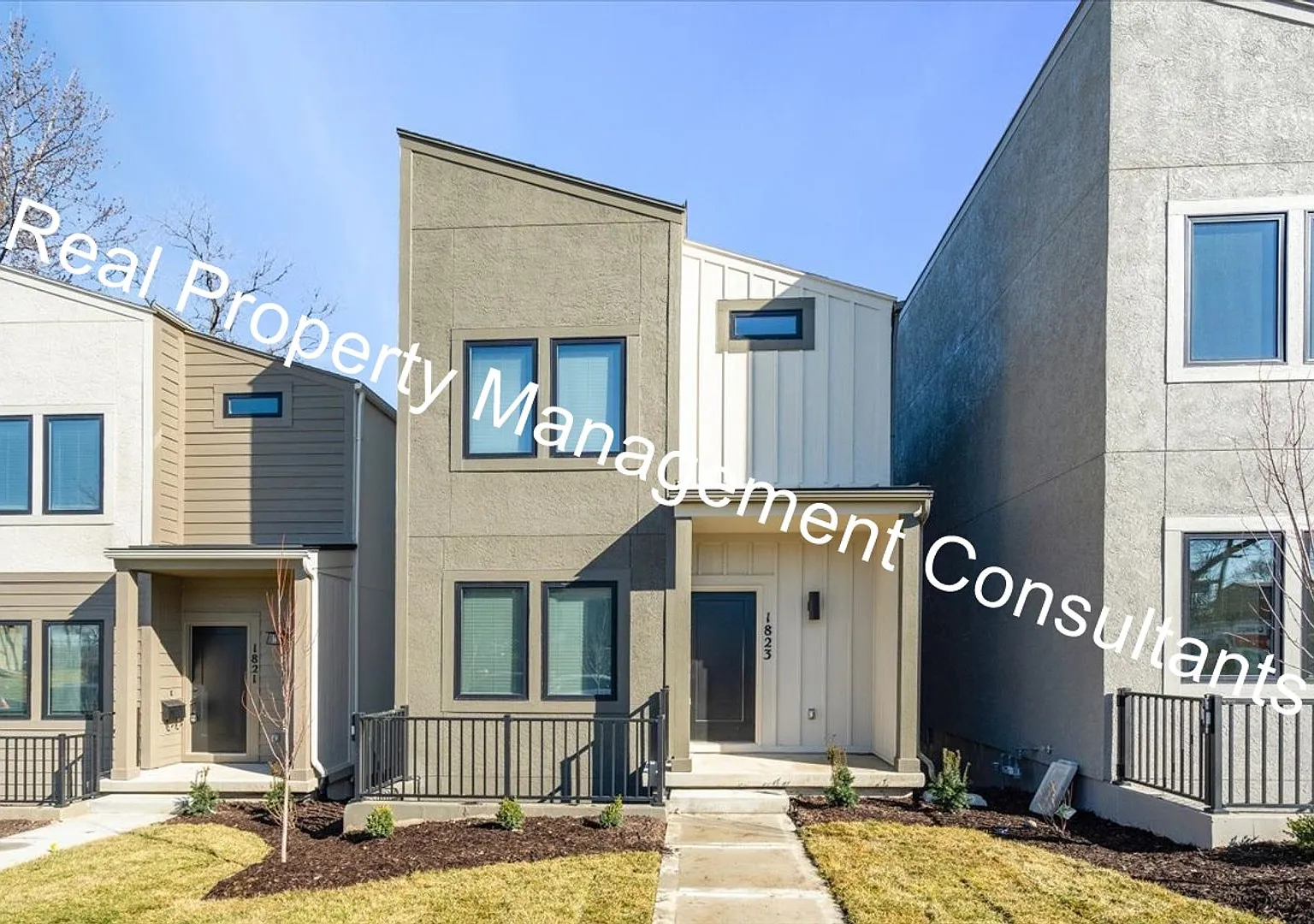 Downtown Kansas City Luxury Living 3 Bed 3.5 Bath home! — Photo 1
