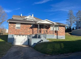 100 Chestnut Ave, Oak Hill, WV 25901