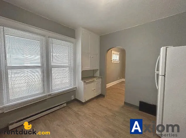 320-322 S 11th — Photo 4