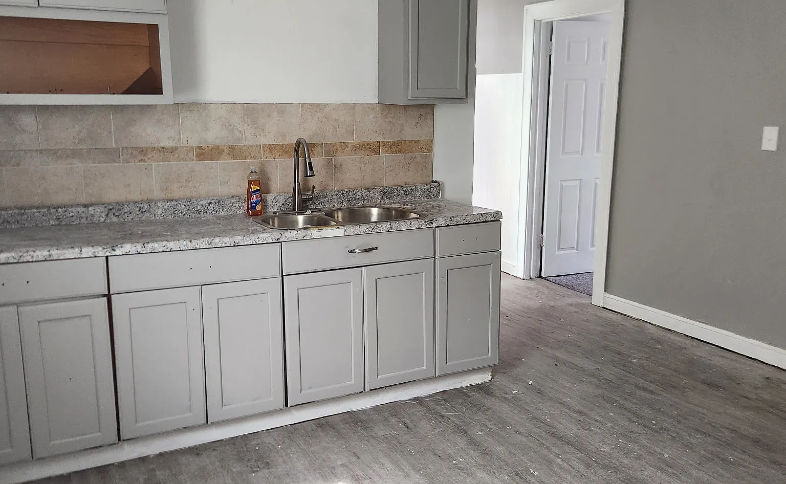 3 bed, 1176 sqft, $1,700 — Photo 1