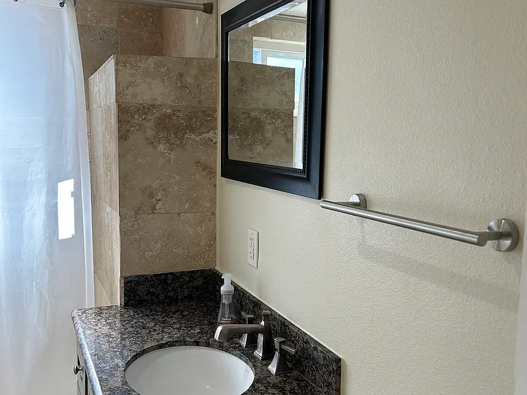 1915 W Vernon Ave — Photo 6