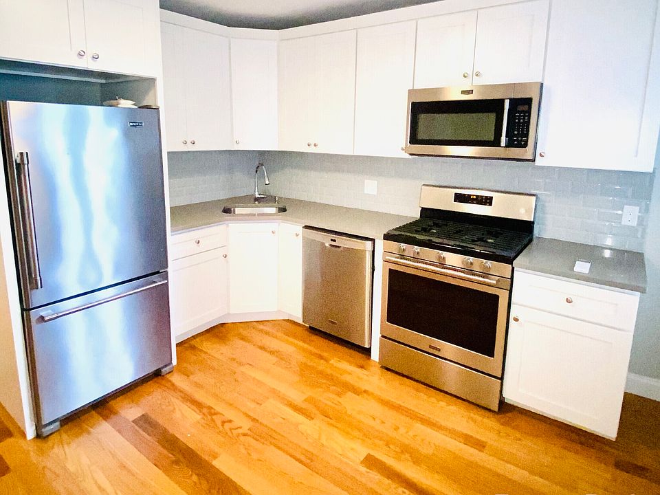 2nd image of 26 Chelsea St #5