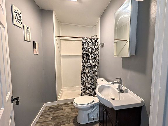 5th image of 3300 Glendale St