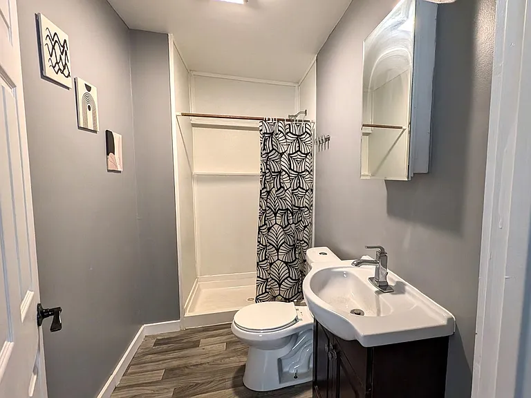 3300 Glendale St — Photo 5