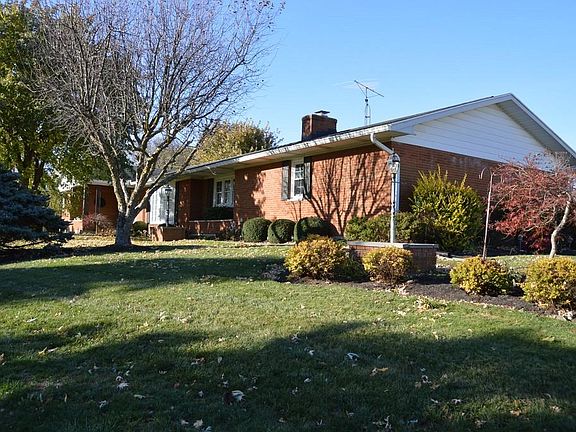 4th image of 214 Maple Dr
