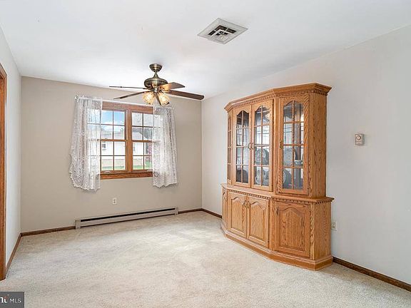4th image of 268 Kempton Ave