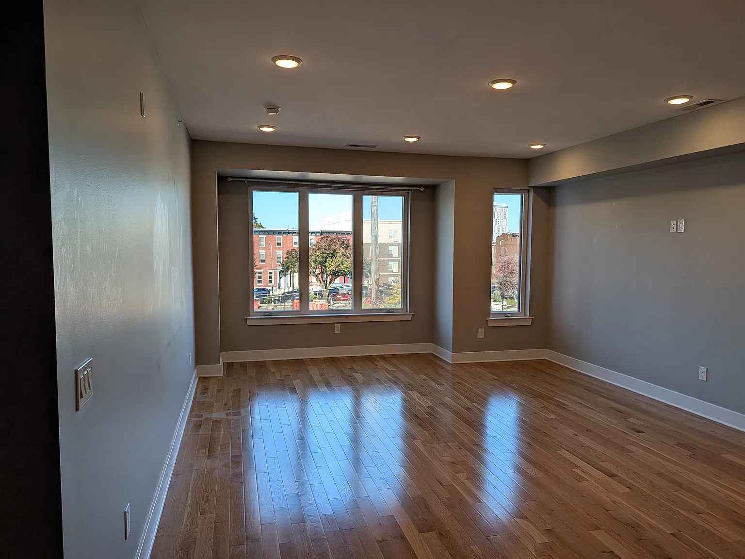2 bed, 1300 sqft, $2,000 — Photo 1