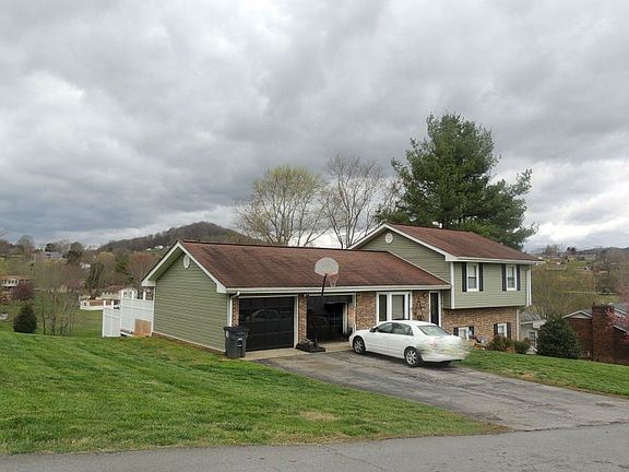 3rd image of 1404 Meadow Ln