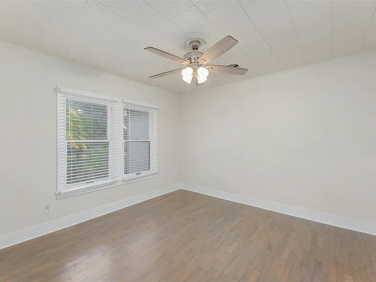419 N Doak St — Photo 26