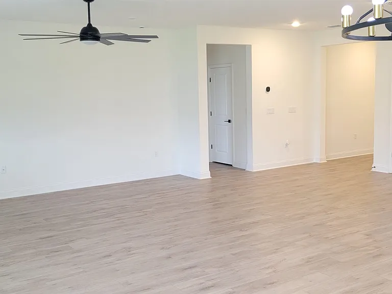 214 Santos Ln — Photo 20