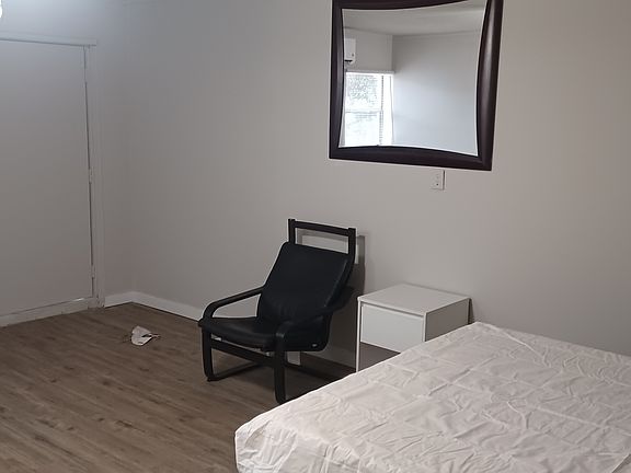3rd image of 612 40th St Unit B