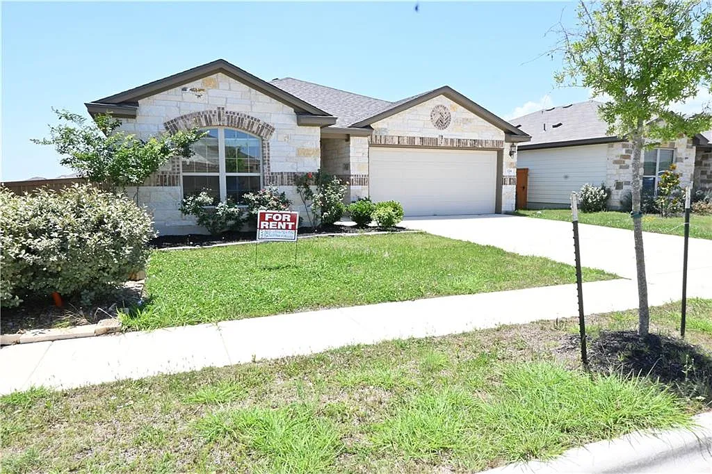 3 bed, 1772 sqft, $2,199 — Photo 3