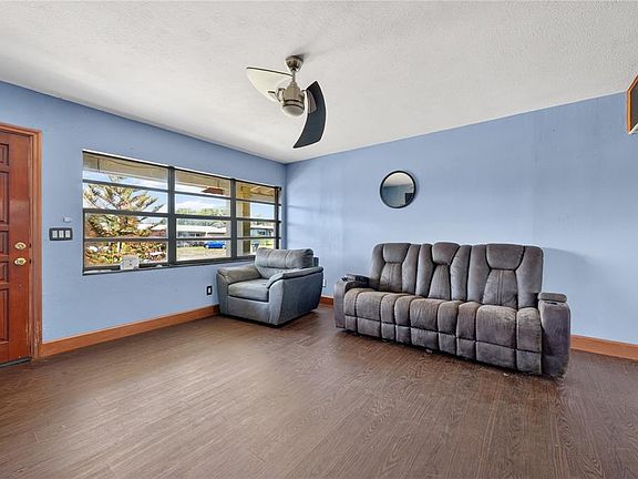 4th image of 6031 W Ridgewood Ave