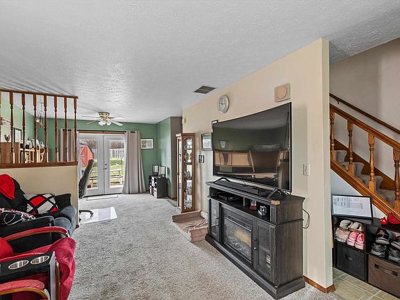 5th image of 986 Hillmont Dr