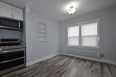 4th image of 40 Annapolis St W #4